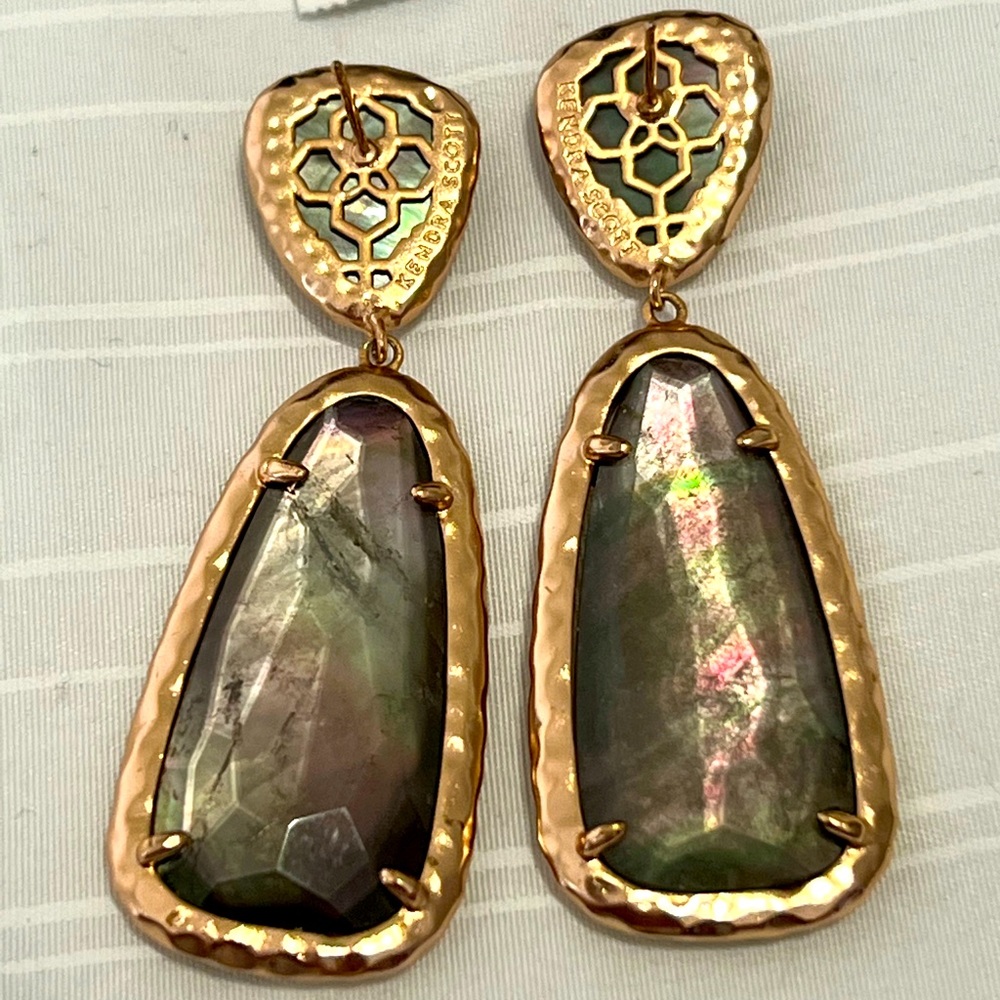 NWT RARE Kendra Scott Daria Earrings Crystal Gray Illusion Hammered Rose Gold😊 - Picture 9 of 9